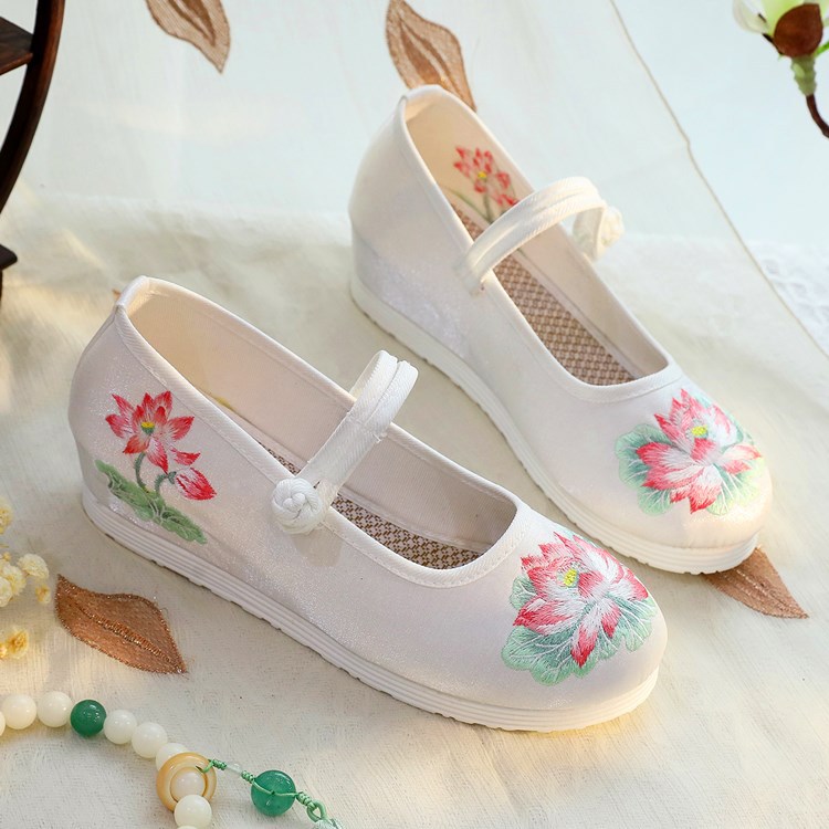 2026 Kadın Beyaz ve Yeşil Lotu - Embroidery Print incelemesi ve fiyatı