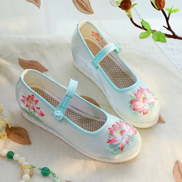 2026 Kadın Beyaz ve Yeşil Lotu - Embroidery Print incelemesi ve fiyatı